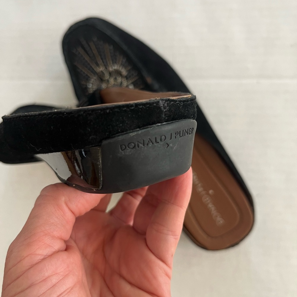 Donald J Pliner Lucia black suede beaded slip on mules flat shoes EUC size 6.5 - Picture 8 of 10